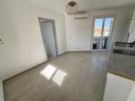 Studio rénové, 3 ieme étage, sur 4 secteur St Martin — photo 2