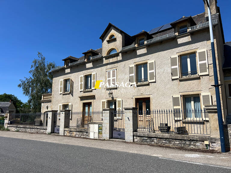 A VENDRE - Bel immeuble de rapport (4 appartements) avec terrain attenant - LAISSAC — photo 1