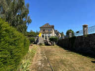 A VENDRE - Bel immeuble de rapport (4 appartements) avec terrain attenant - LAISSAC — photo 3