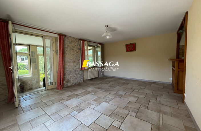 A VENDRE - Bel immeuble de rapport (4 appartements) avec terrain attenant - LAISSAC — photo 4