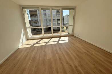Appartement 3 pièces 990 €