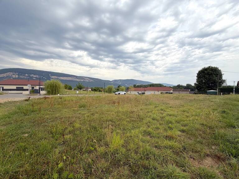 Terrain 650 m² - MONTALIEU-VERCIEU centre — photo 1