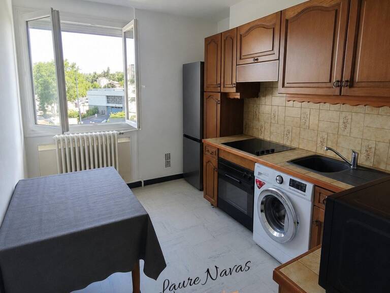Appartement de type F4 situé à Saint-Etienne proche du HPL . Actuellement en location dans une copropriété sécurisé. — photo 1