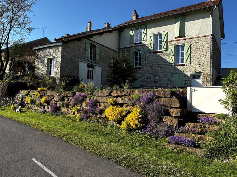 Pavillon individuel en pierre totalement rénové au bord du canal et a proximité de toutes commodités — photo 1