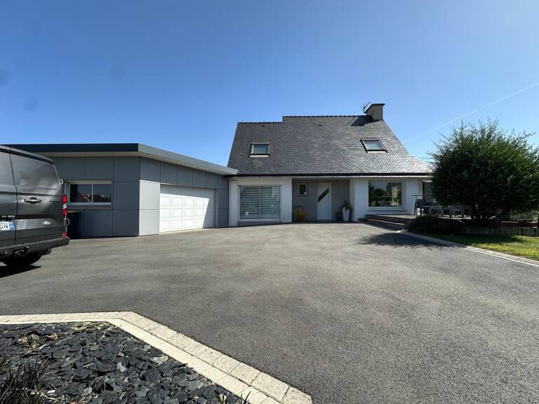 Maison en impasse au bourg de plouigneau — photo 1