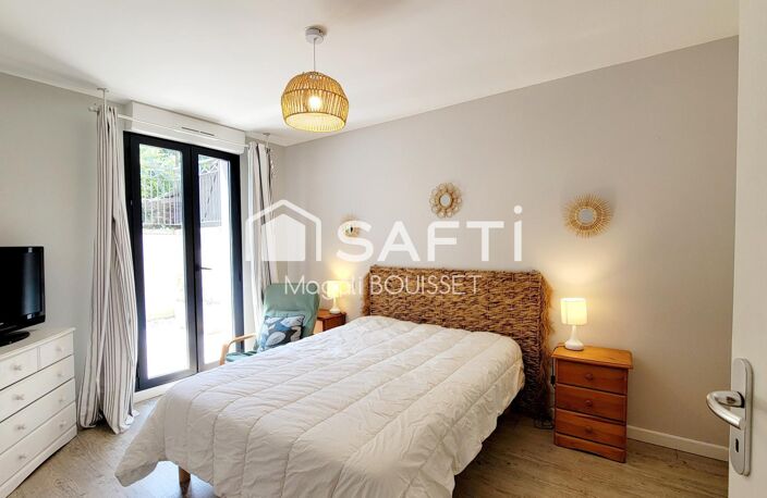 Appartement T4 de 91m², refait à neuf en 2011, matériaux de qualité et vendu meublé, 9 couchages, terrasse, ascenseur, place de parking privée. Bon rendement locatif. — photo 4