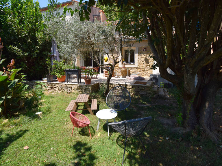 Maison de village rénovée avec jardin   Coeur de Sarrians — photo 1