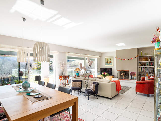 Cadre privilégié à Urrugne   Maison lumineuse avec piscine e — photo du bien