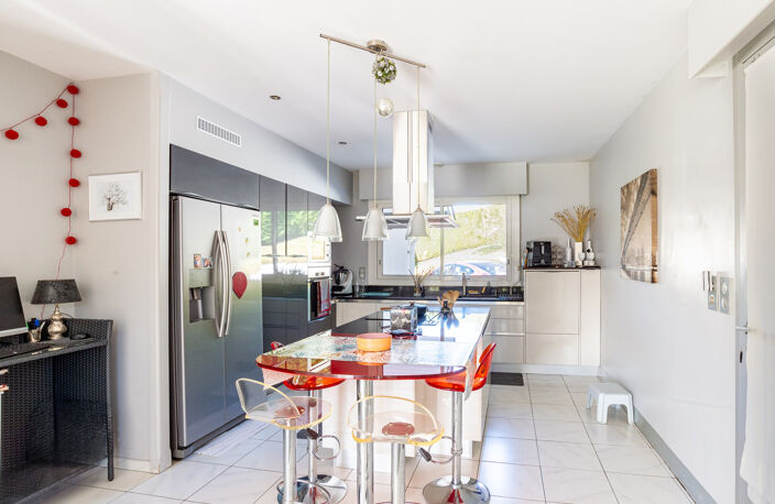 Cadre privilégié à Urrugne   Maison lumineuse avec piscine e — photo 4
