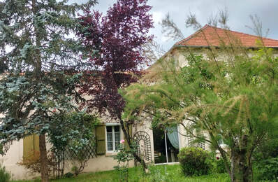 maison de village avec jardin et garage — photo du bien