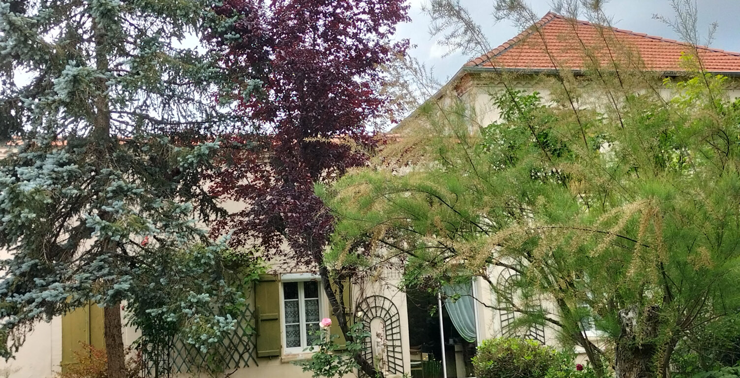 maison de village avec jardin et garage — photo 1