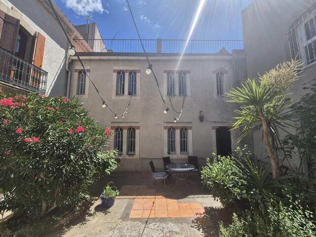 Maison de maître 290 m2 avec 7 chambres, remise et cour   Az — photo du bien
