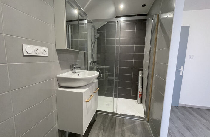 Studio rénové - 25m2 - ONET LE CHATEAU — photo 3