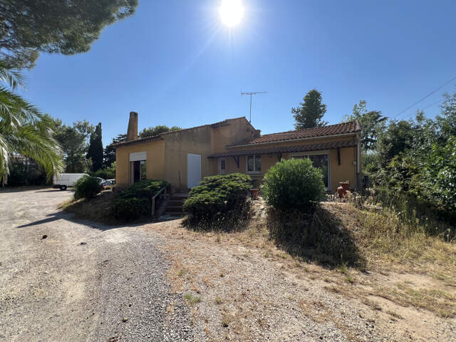 MAISON INDIVIDUELLE AVEC GRAND TERRAIN — photo du bien