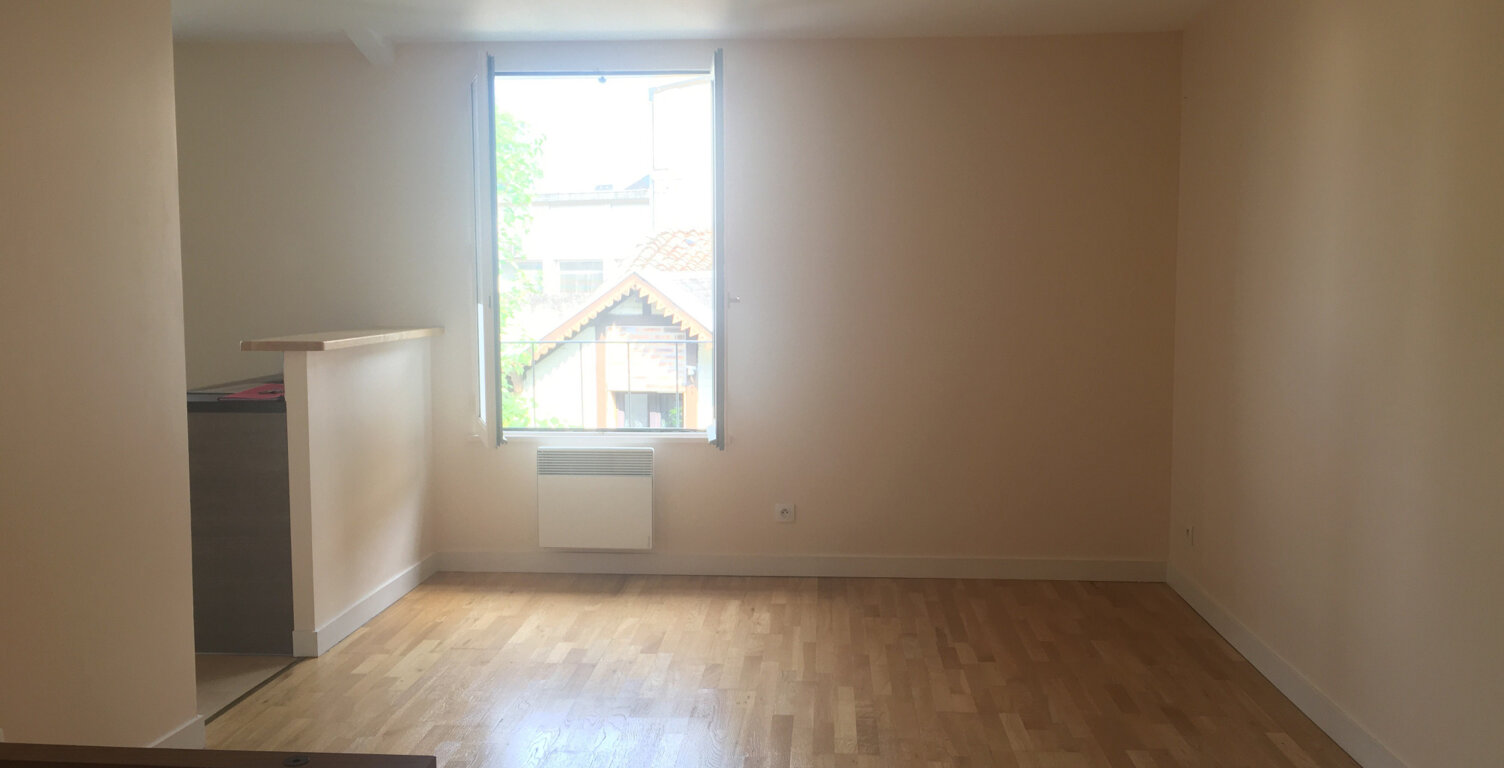 APPARTEMENT T2 - RUE THEOPHRASTE RENAUDOT — photo 1