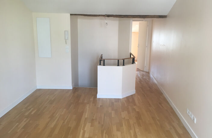 APPARTEMENT T2 - RUE THEOPHRASTE RENAUDOT — photo 2