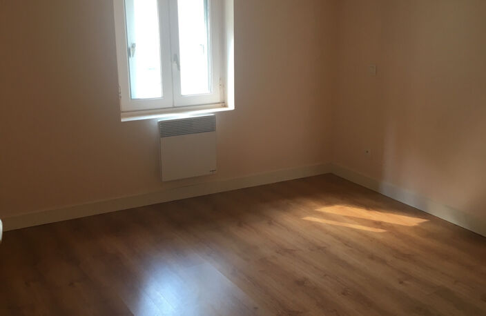 APPARTEMENT T2 - RUE THEOPHRASTE RENAUDOT — photo 4