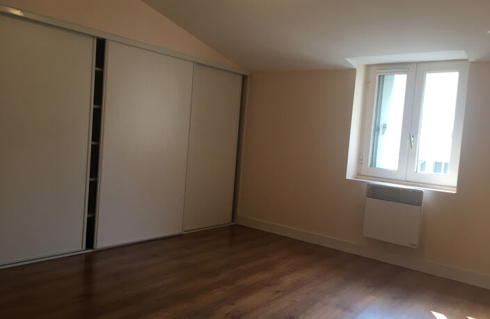 APPARTEMENT T2 - RUE THEOPHRASTE RENAUDOT — photo 5