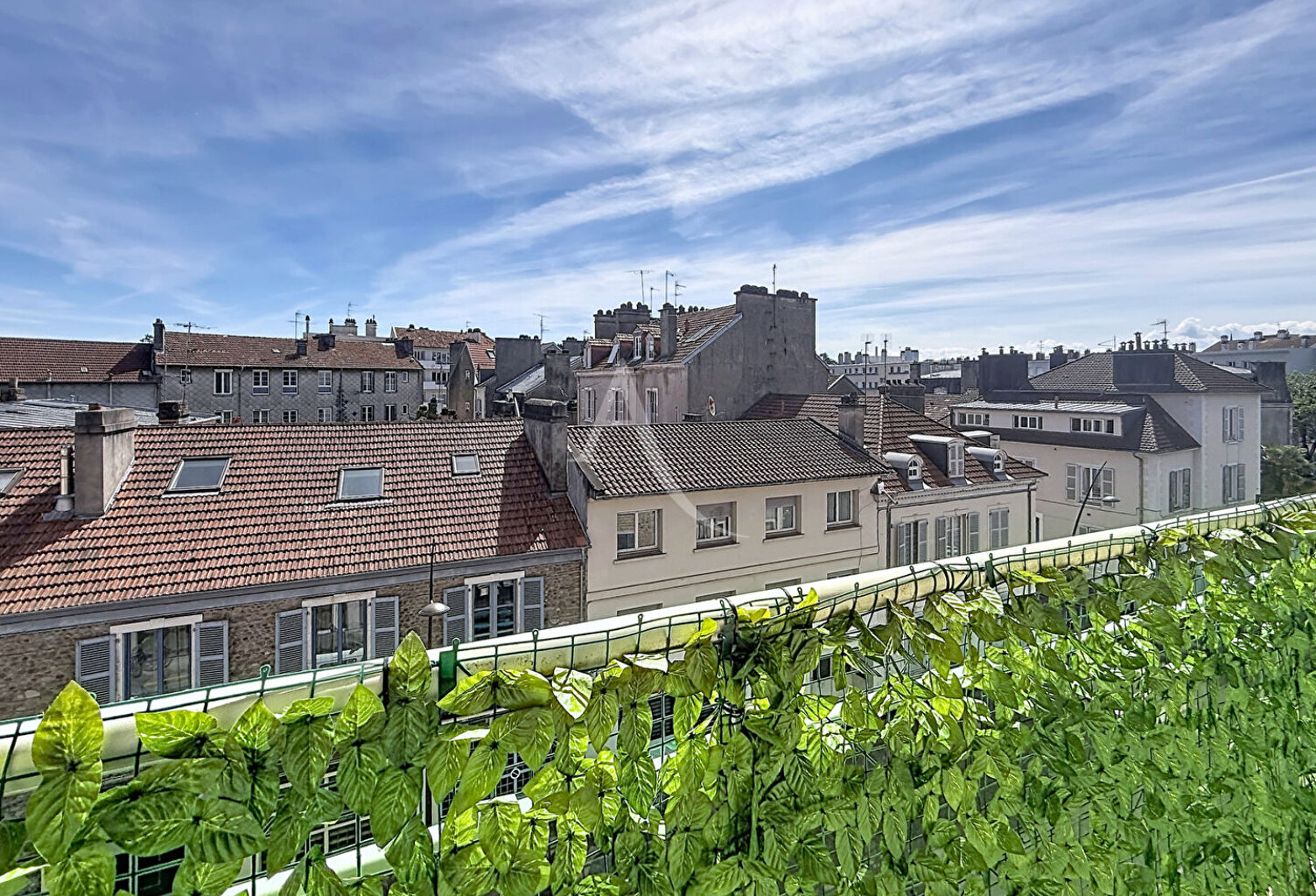 Verdun appartement 5 pièces,,2 balcons, garage et cave — photo 1