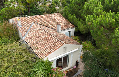 À l'abri des regards, maison chaleureuse où confort, intimité et douceur de vivre se rencontrent. — photo du bien