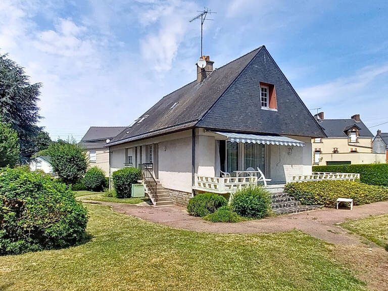 CHATEAUBRIANT : PROCHE CENTRE : MAISON 166M² - 5 Chb + 1 bureau — photo 1