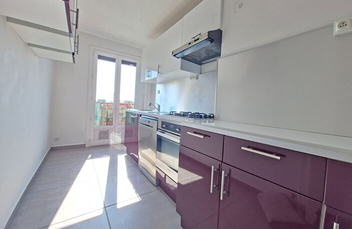 Perpignan T4 de 69,6m2 avec balcon, cave et parking — photo 3