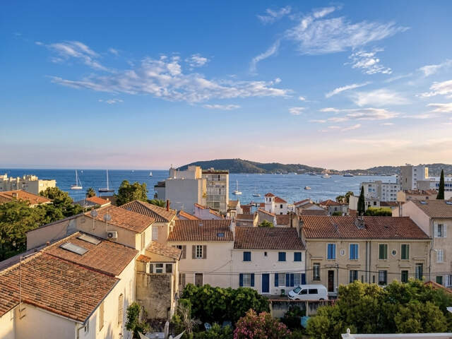 M2320 - TOULON - Le Mourillon - Appartement T3 - Vue mer — photo du bien
