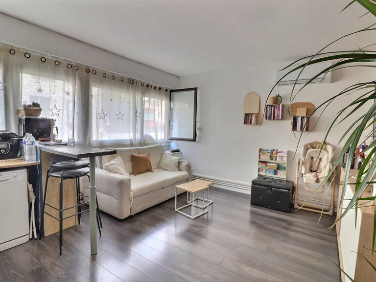 VENTE EN EXCLUSIVITE - SAINT-RAPHAËL - BEAU STUDIO LUMINEUX RENOVE AVEC COIN NUIT — photo 1