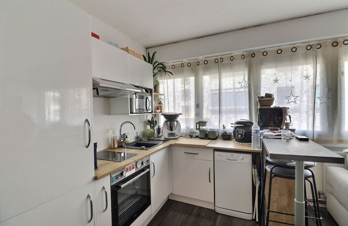 VENTE EN EXCLUSIVITE - SAINT-RAPHAËL - BEAU STUDIO LUMINEUX RENOVE AVEC COIN NUIT — photo 3