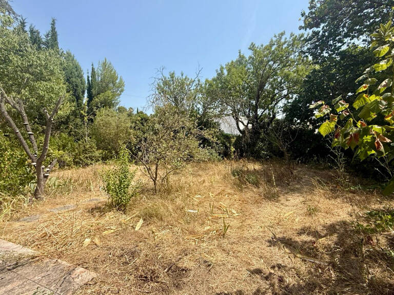 Terrain centre Carnoux : surface potentielle à bâtir : environ170m2 en R+1 — photo 1
