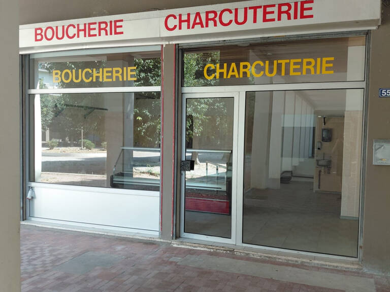 A vendre - Local commercial équipé pour boucherie avec chambre froide — photo 1