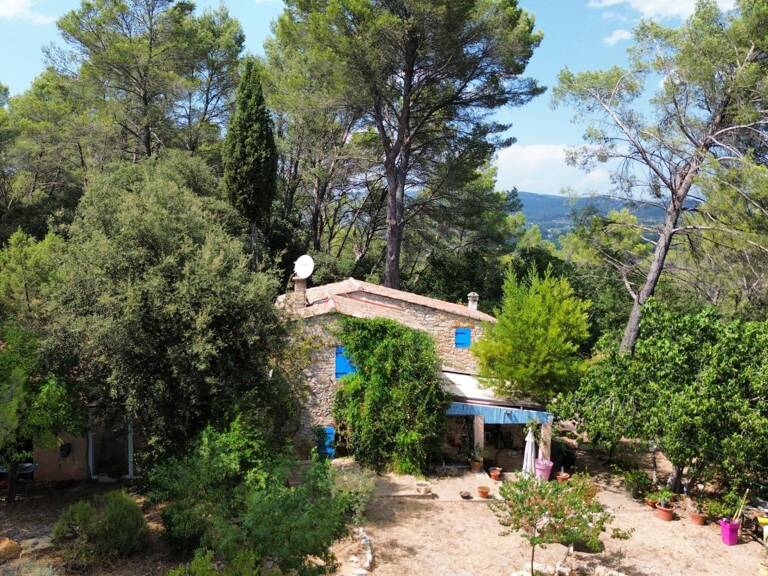 Carcès  Propriété de caractère en pierre sur plus de 7 hectares dans un écrin de nature — photo 1