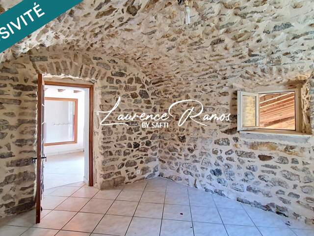 Maison en pierre de caractère avec beau potentiel — photo du bien