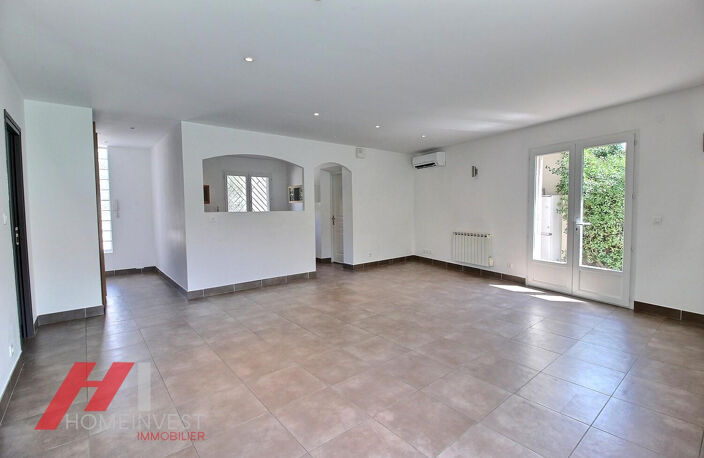 REZ-DE-VILLA T3/4 AVEC PISCINE, TERRASSE DE 200 M2 ET DOUBLE GARAGE   CHÂTEAU-GOMBERT / PALAMA — photo 3