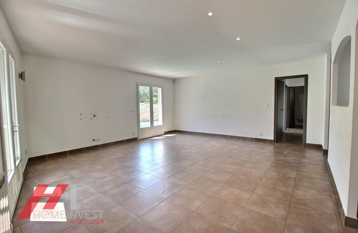 REZ-DE-VILLA T3/4 AVEC PISCINE, TERRASSE DE 200 M2 ET DOUBLE GARAGE   CHÂTEAU-GOMBERT / PALAMA — photo 4