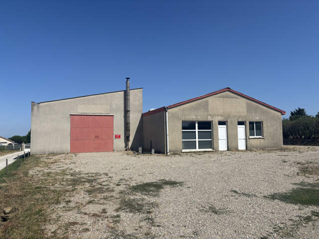 À louer   Ensemble immobilier d'activité de 836 m2 à Thorren — photo du bien