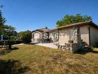 Plain-pied - Joli terrain - Garage - Carport - Piscine — photo 2