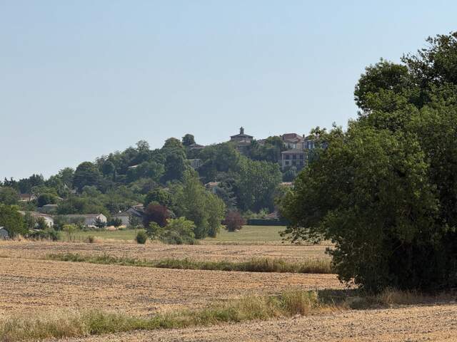 Grande maison individuelle avec vue sur la bastide — photo du bien