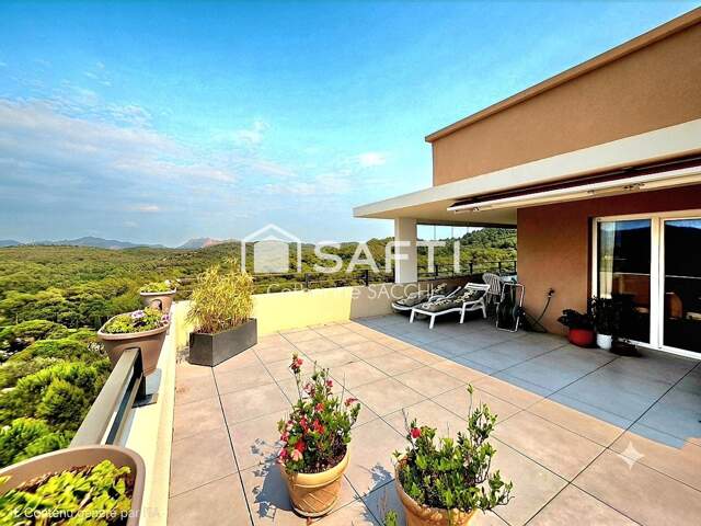 Vue panoramique sur l'Estérel Terrasse de 90m2 — photo du bien