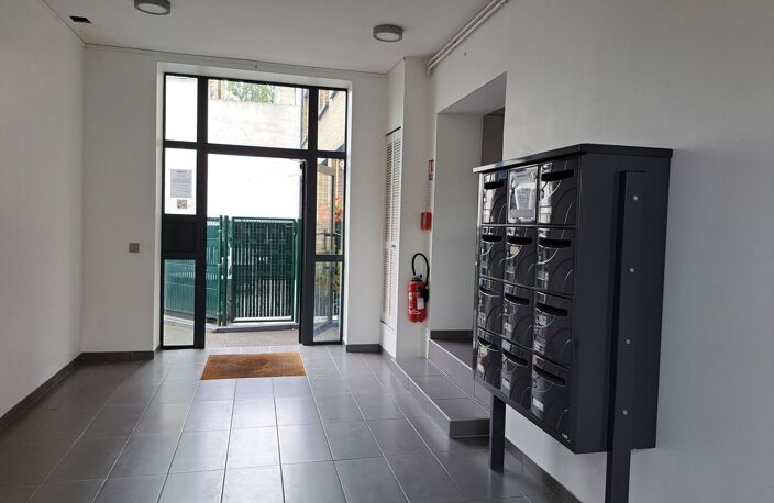 APPARTEMENT D'EXCEPTION ENTIÈREMENT RÉNOVÉ AVEC TERRASSE PLEIN SUD! — photo 2