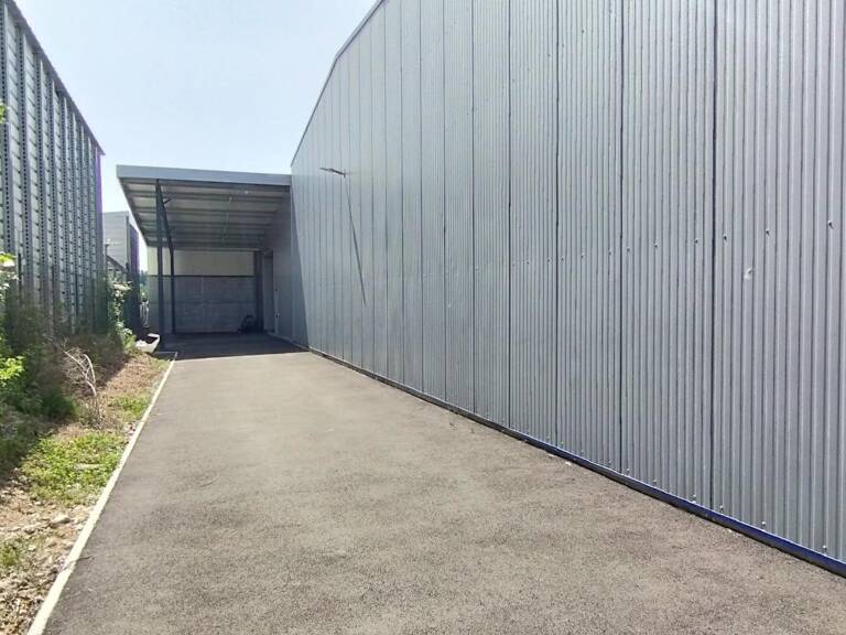 Batiment industriel de 1950 m2  Saint-Donat-Sur-L'Herbasse — photo 1