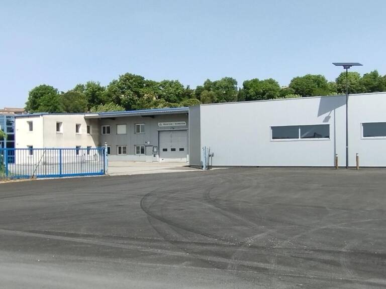 Batiment industriel de 810 m2  Saint-Donat-Sur-L'Herbasse — photo 1