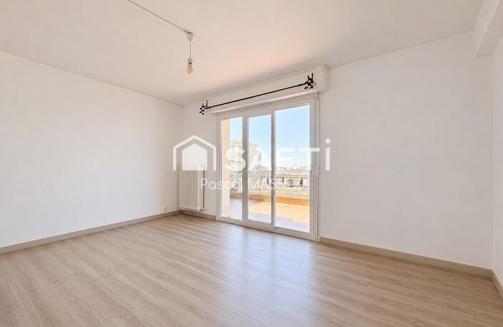 Nice Pasteur  Dernier étage  Terrasse de 20 m²  Traversant — photo 2