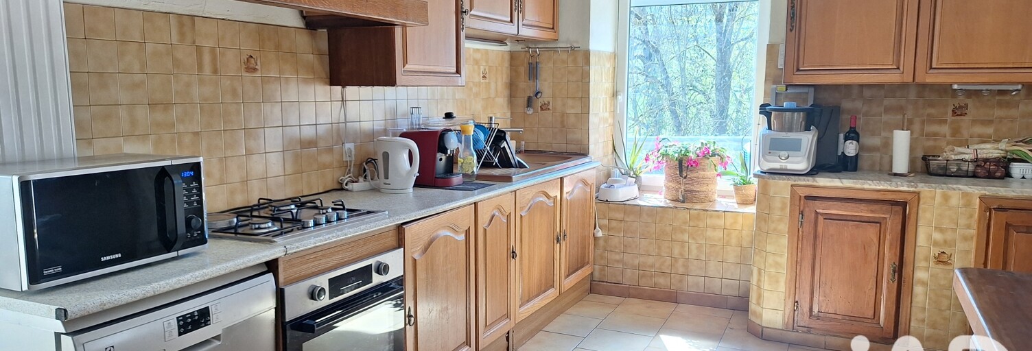 Maison 9 Pièces 218 m² à vendre à Bessenay (69690)