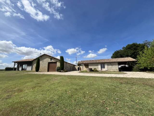 Maison en pierre de 7 pièces principales — photo du bien