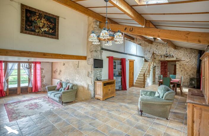 Maison en pierre de 8 pièces principales — photo 2