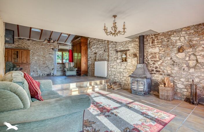 Maison en pierre de 8 pièces principales — photo 3