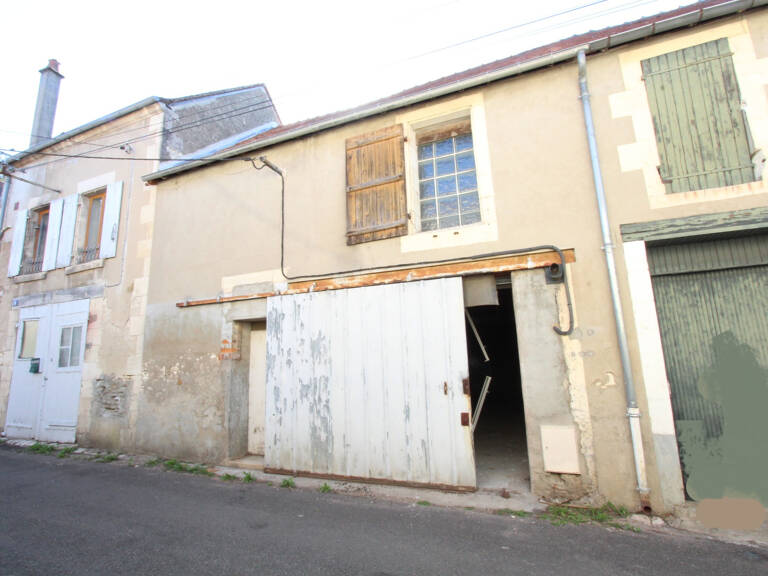 Centre-ville Charité-sur-Loire, bâtiment 162 m2 sur deux niv — photo 1