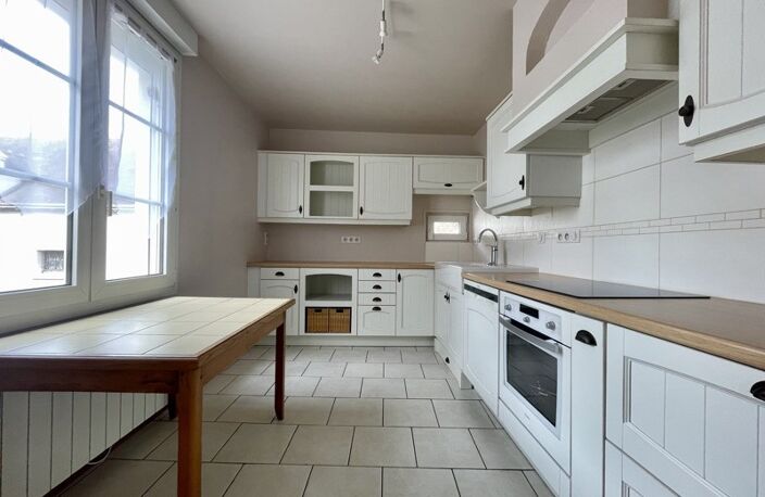 Maison en pierre de 3 pièces principales — photo 2