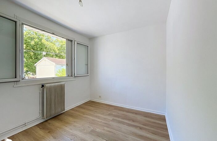 Vente maison 4 pièces 76 m² Saint-Denis-de-Pile (33910) — photo 5